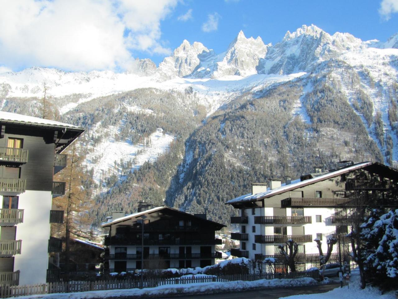 Apartment Le Pied Du Brevent - Walk To Ski Lift, Chamonix Getaway Экстерьер фото
