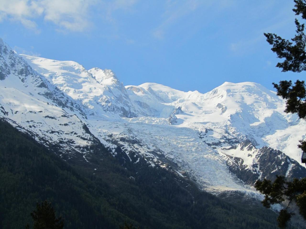Apartment Le Pied Du Brevent - Walk To Ski Lift, Chamonix Getaway Экстерьер фото