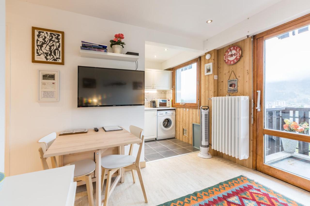 Apartment Le Pied Du Brevent - Walk To Ski Lift, Chamonix Getaway Экстерьер фото
